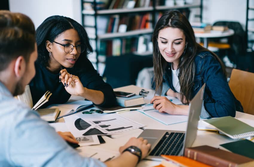 Faire carrière dans le management : pourquoi choisir une Business School ?